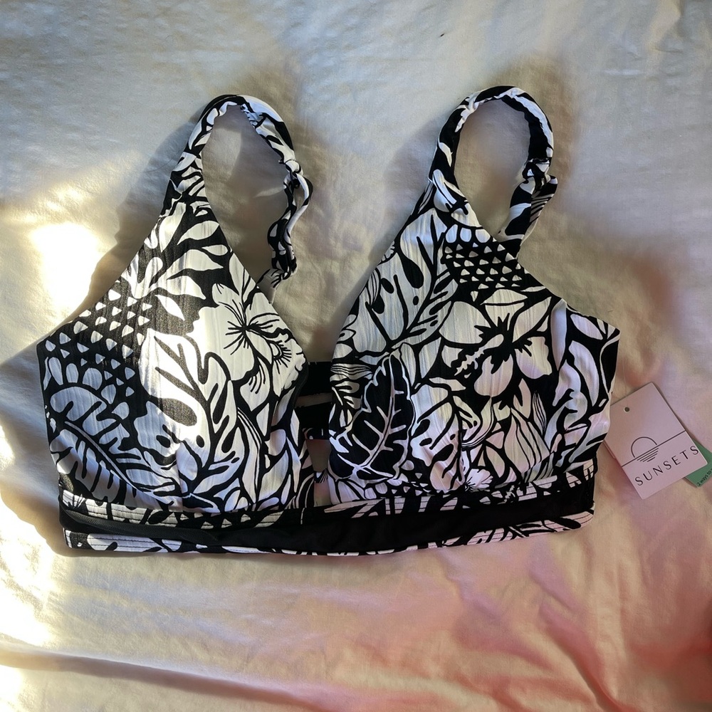Sunsets Black and White Floral Bikini Top